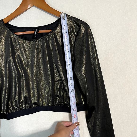 Torrid Curve Silver Metallic Long Sleeve Crop Top -‎ Size 2 Rave Top - Picture 5 of 7